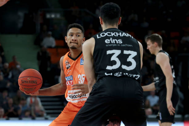 无不展现出 无不展现出